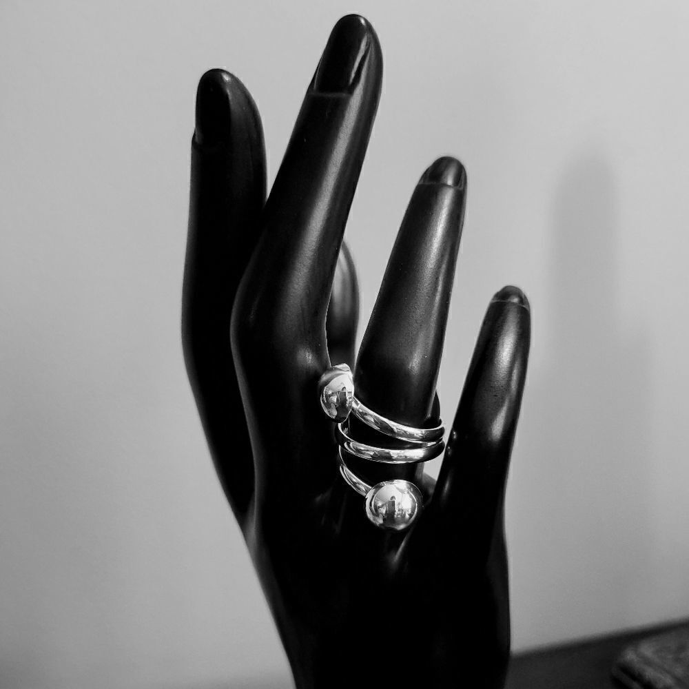 Sterling Silver Wrap Around Ring. Sizes 6 and 7 available. - Picture 3 of 6